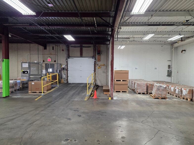 More Photos Of 300 Airport Rd, Ames Warehouse For Lease