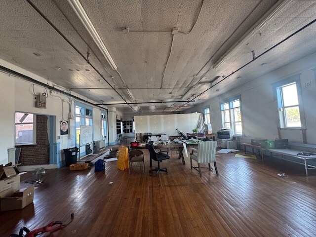 More Photos Of 188 Main St, Burlington Restaurant For Lease