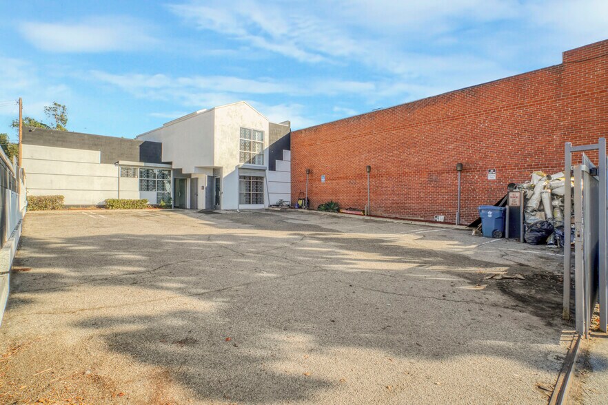 More Photos Of 214 S Locust St, Inglewood Medical For Lease