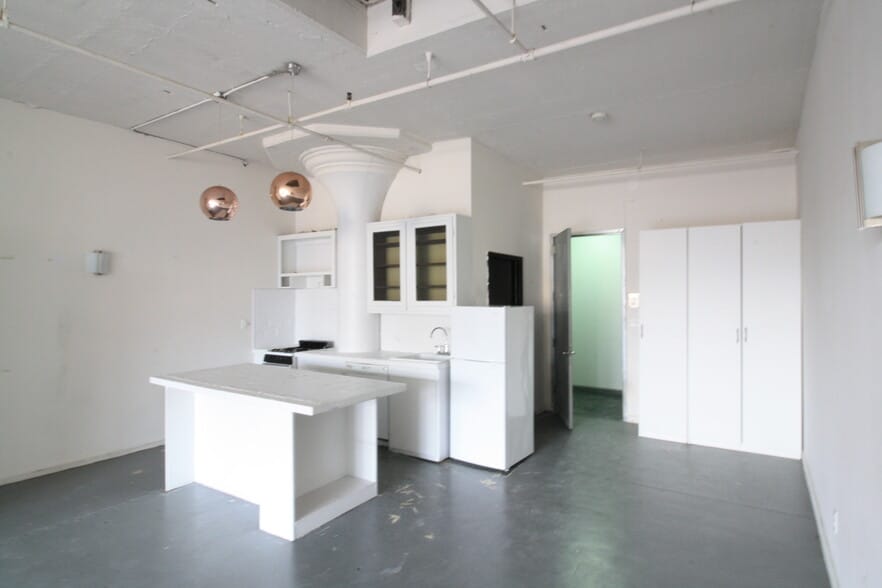 More Photos Of 49 Wyckoff Ave, Brooklyn Warehouse For Lease