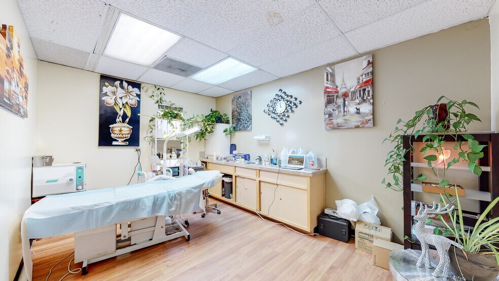 More Photos Of 1701 S Federal Blvd, Denver Medical For Sale