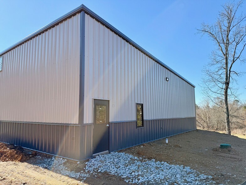 More Photos Of 347 Rymer Rd, Chatsworth Industrial For Lease