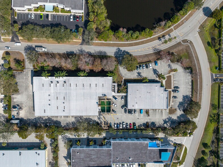 More Photos Of 831 Jupiter Park Dr, Jupiter Manufacturing For Lease