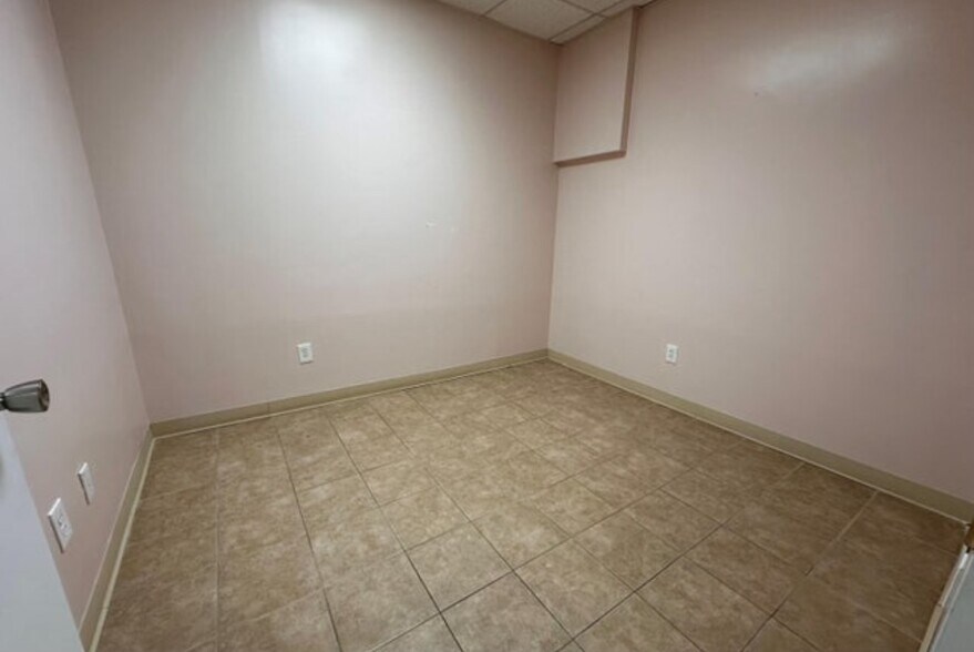 More Photos Of 235 Dongan Hills Ave, Staten Island Medical For Lease