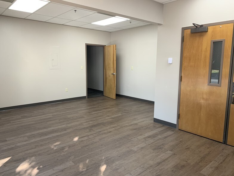 More Photos Of 2901 Wall Triana Hwy, Huntsville Office For Lease