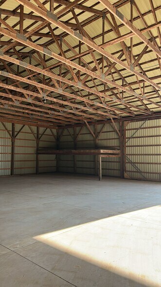 More Photos Of 7076 N 5th Side Rd, Innisfil Warehouse For Lease
