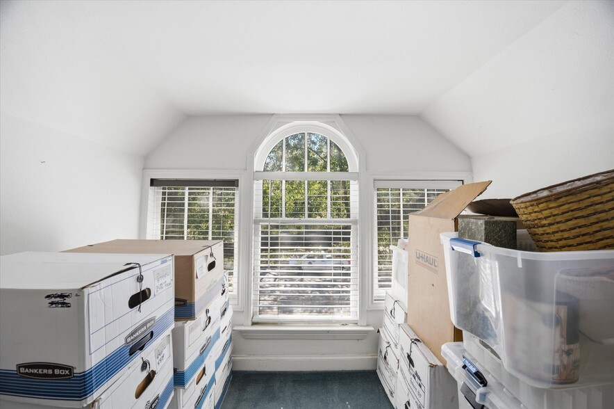 More Photos Of 717 E 1st St, Humble Office Residential For Sale