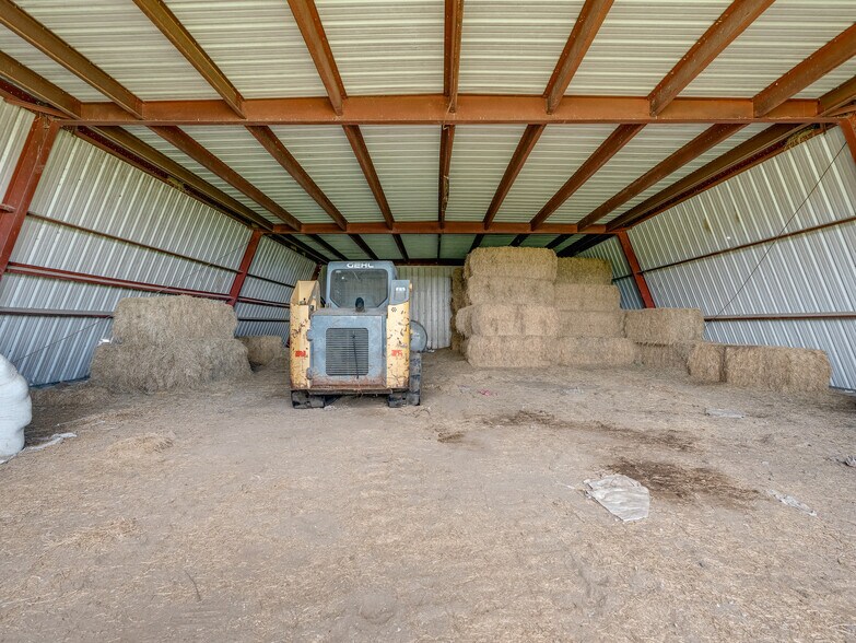 More Photos Of 1853 S Broadway St, Coalgate Flex For Sale