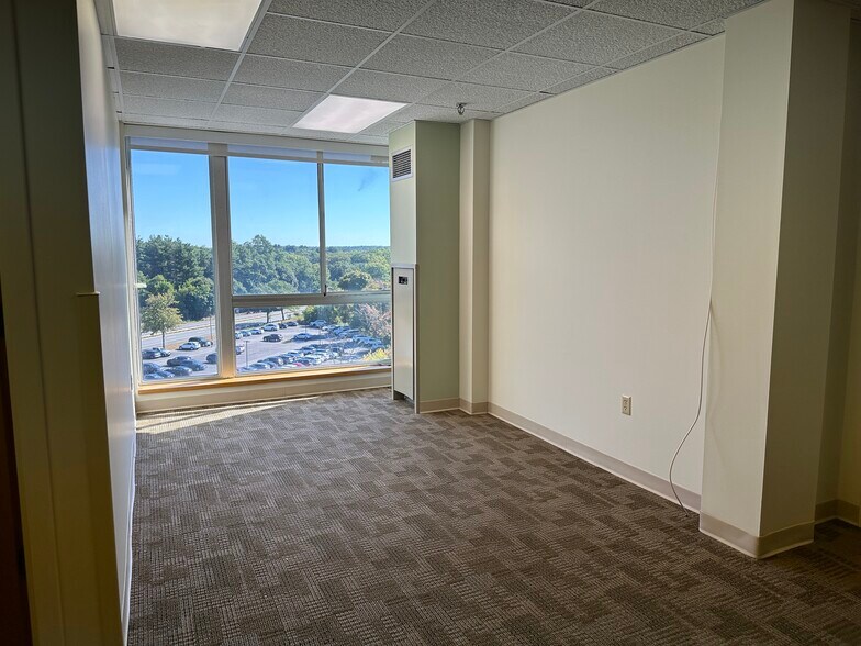 More Photos Of 133 Old Road to Nine Acre Cor, Concord Hospital For Sale