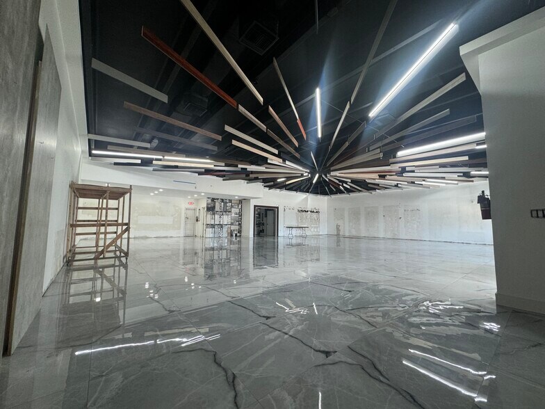 More Photos Of 1870 NE 163rd St, Miami Storefront Retail Office For Lease