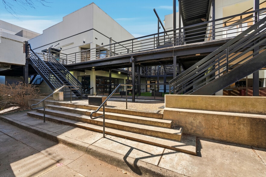 More Photos Of 21 W Mountain St, Fayetteville Storefront Retail Office For Lease