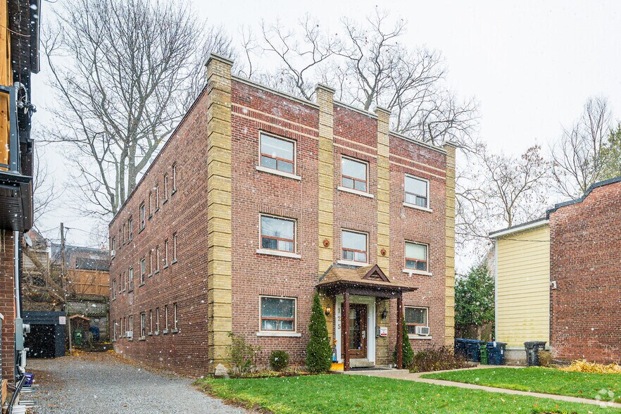 Primary Photo Of 125 Kenilworth Av, Toronto Apartments For Sale