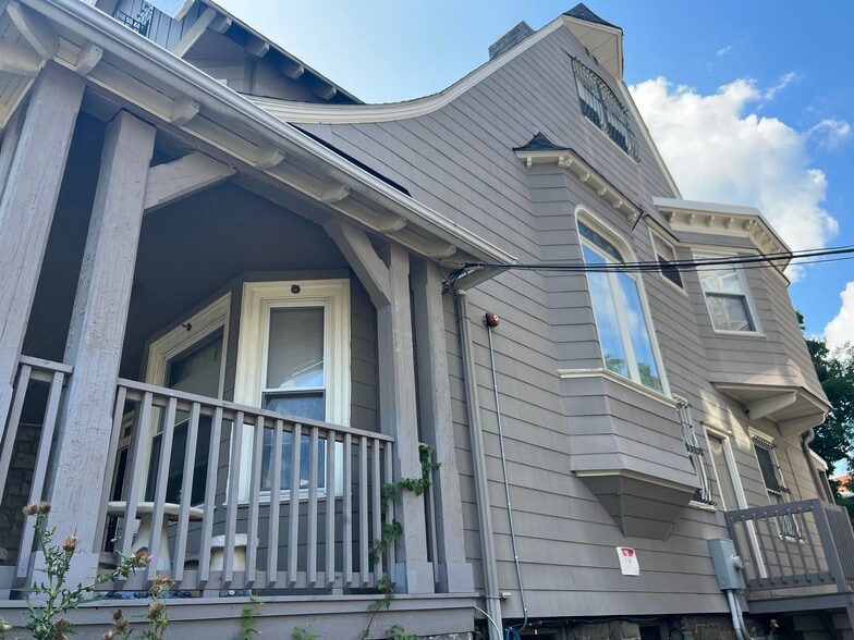 More Photos Of 205 Retreat Ave, Hartford Office Residential For Sale