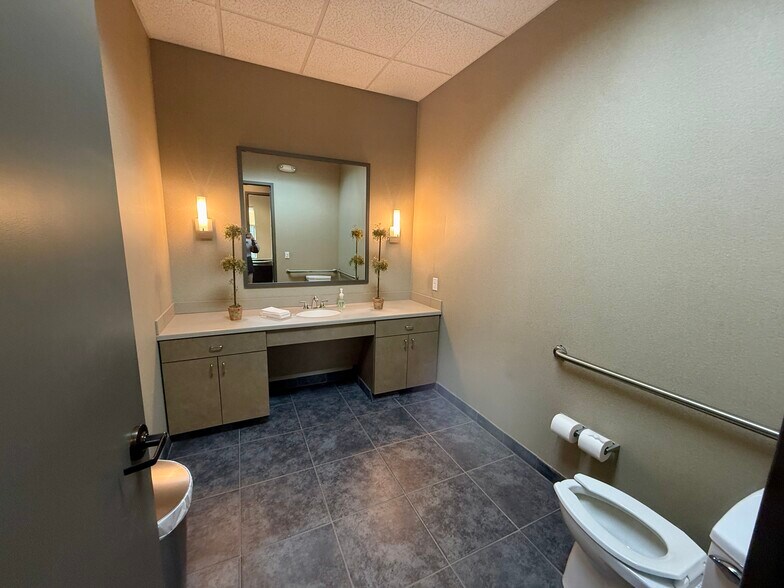 More Photos Of 960194 Gateway Blvd, Fernandina Beach Office For Lease