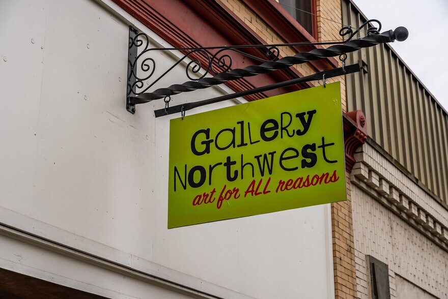 More Photos Of 622-630 SE Jackson St, Roseburg Storefront For Sale