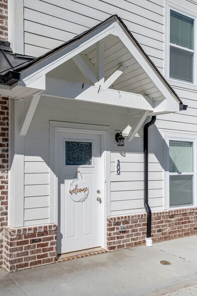 More Photos Of 100 Henry Dr, Burns Apartments For Sale