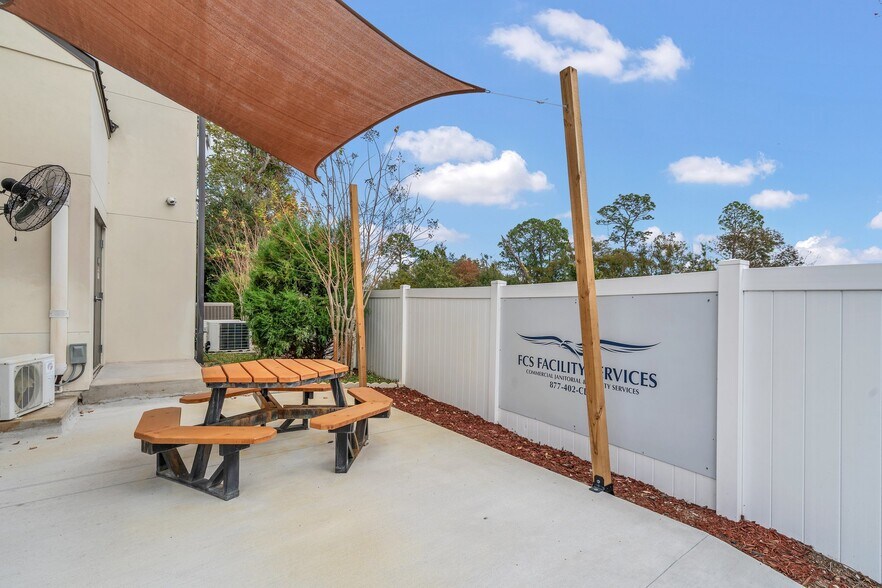 More Photos Of 131 S Country Club Rd, Lake Mary Office For Sale