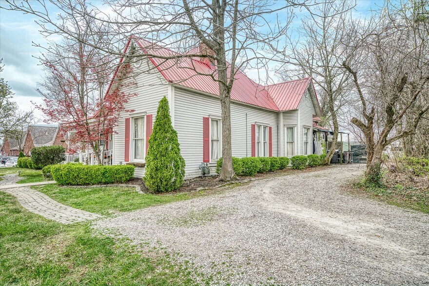 More Photos Of 232 N Peachtree Ave, Cookeville Restaurant For Sale