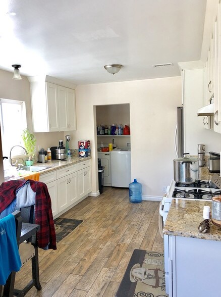 More Photos Of 1129-1135 W 10th St, San Pedro Apartments For Sale