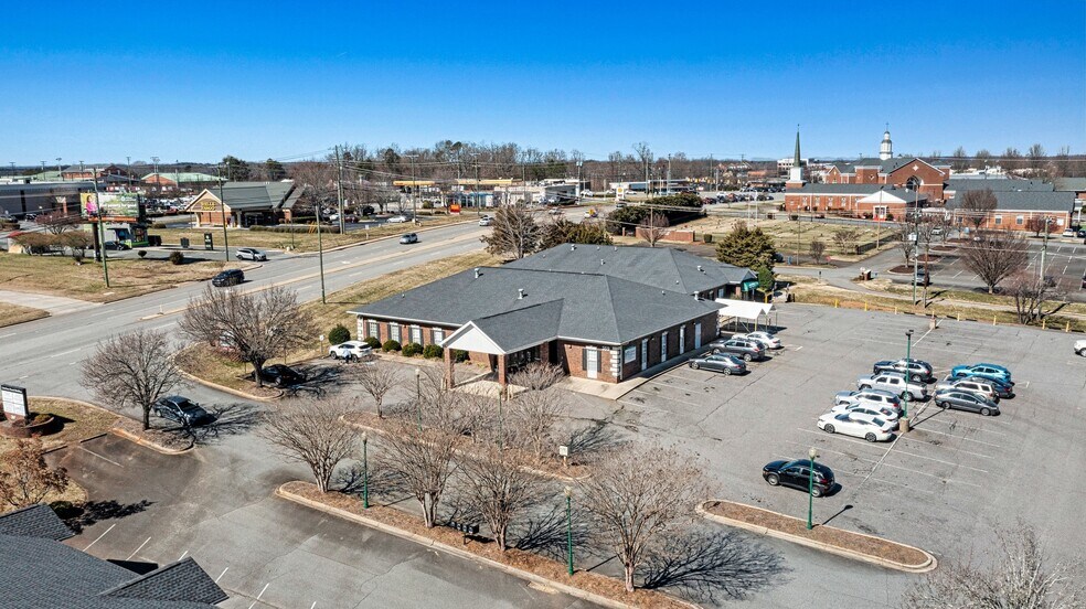 More Photos Of 357-359 Williamson Rd, Mooresville Medical For Sale