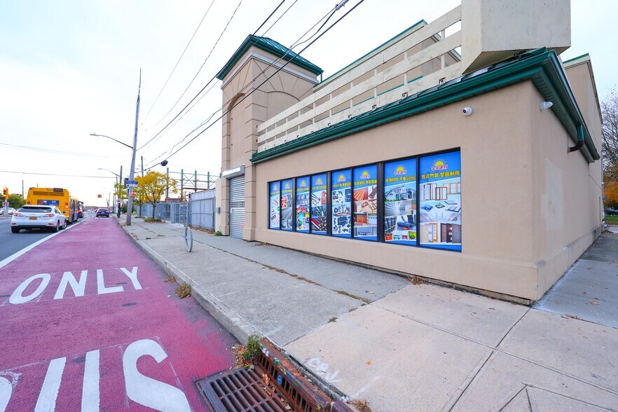 Primary Photo Of 1525 Hylan Blvd, Staten Island General Retail For Lease