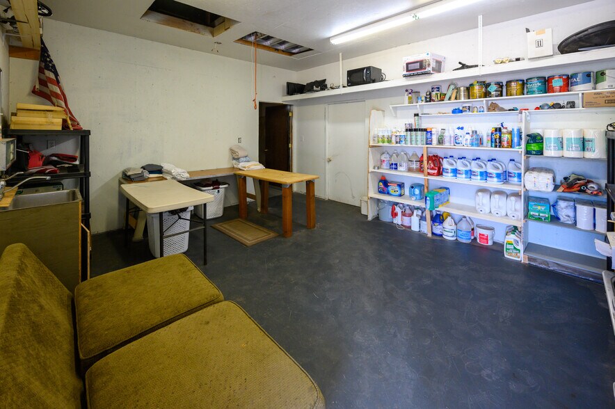 More Photos Of 109455 Highway 97 N, Chemult Hotel For Sale