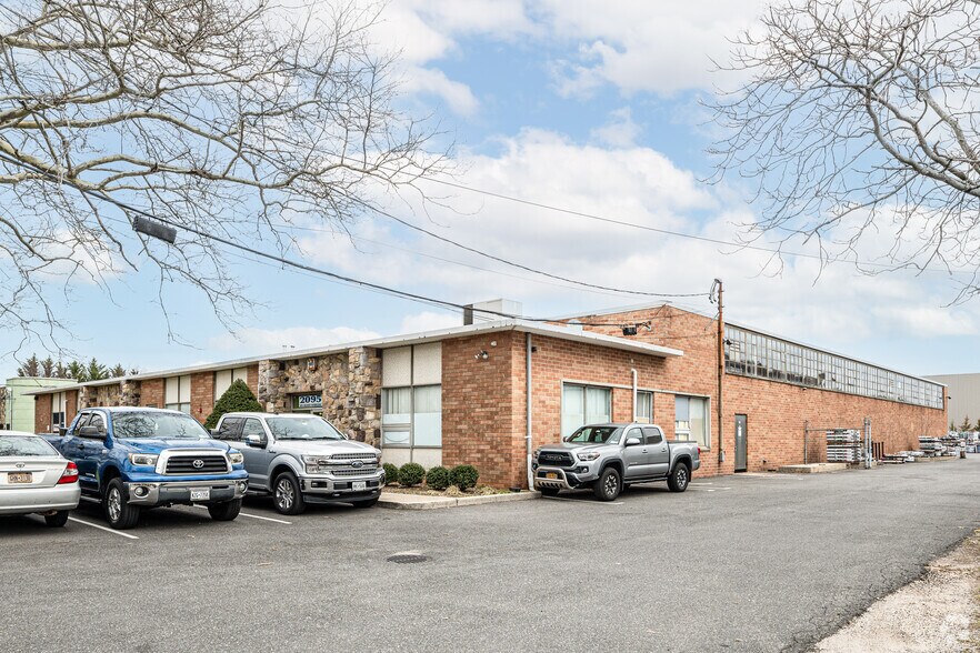 More Photos Of 2095-2099 New Hwy, Farmingdale Warehouse For Sale