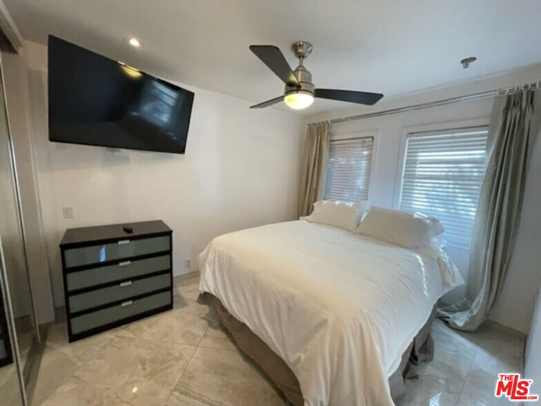 More Photos Of 425 Sunridge St, Playa Del Rey Multifamily For Sale