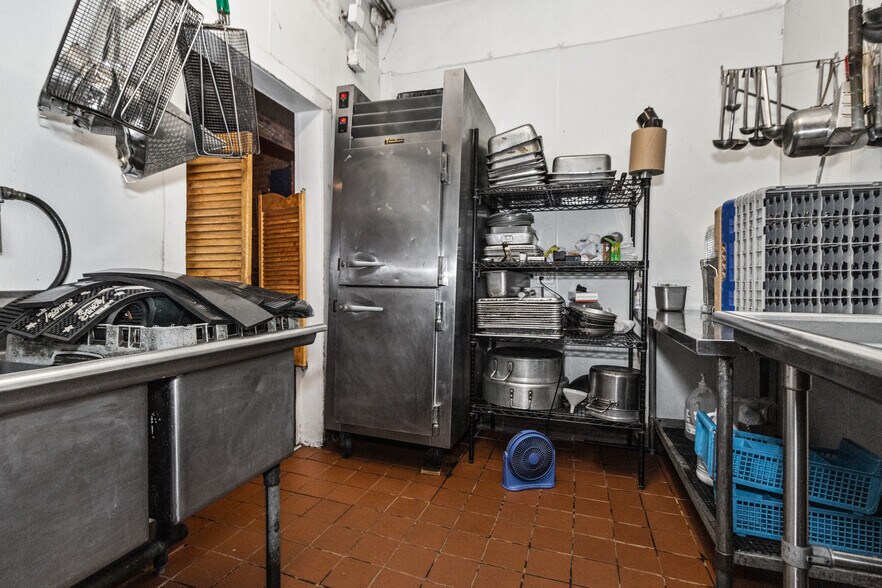 More Photos Of 1653-1655 W Cortland St, Chicago Storefront For Lease
