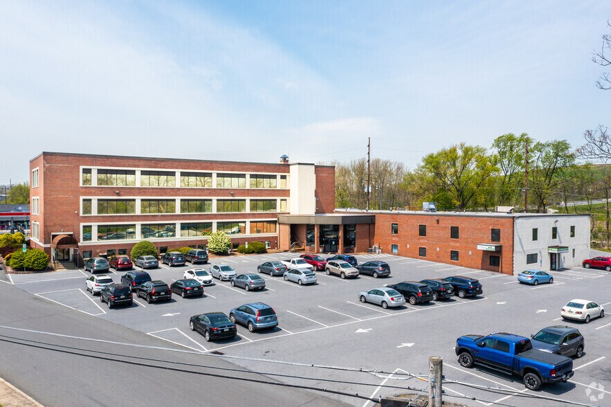 More Photos Of 321 N Furnace St, Birdsboro Medical For Lease