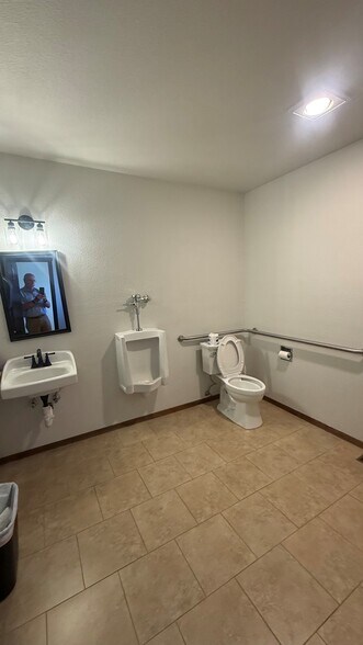 More Photos Of 985 N 1st St, Hermiston Office For Lease