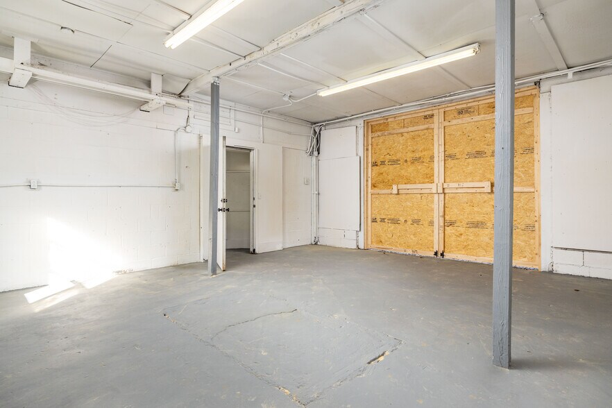 More Photos Of 2336 Old Knoxville Pike, Maryville Light Manufacturing For Sale