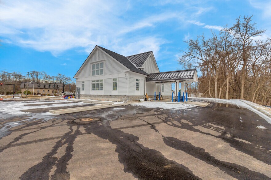 More Photos Of 2815 Main St, Glastonbury Freestanding For Sale