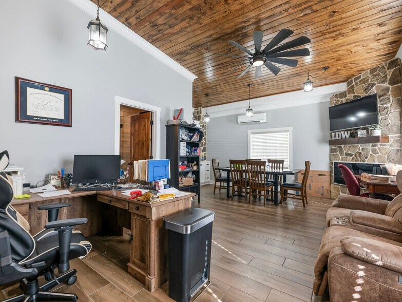 More Photos Of 1205 Industrial Blvd, Gainesville Warehouse For Sale