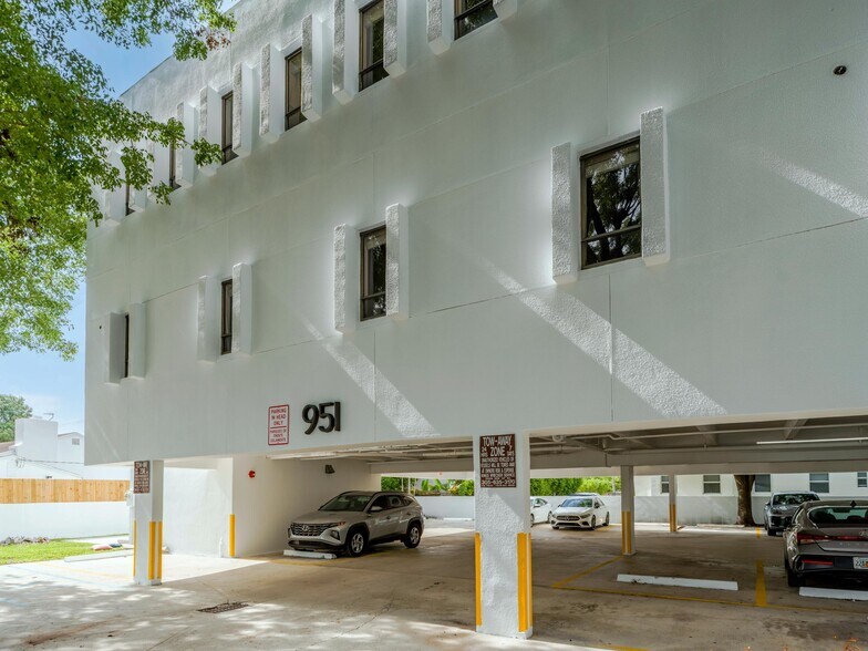 More Photos Of 951 S Le Jeune Rd, Coral Gables Medical For Lease