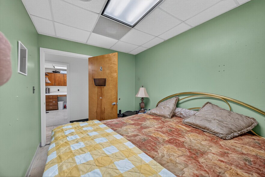 More Photos Of 1500 N Pace Blvd, Pensacola Freestanding For Sale