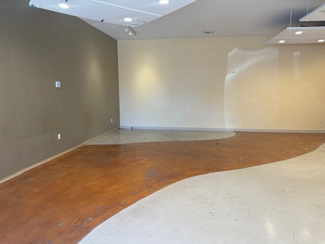 More Photos Of 3320 W McGraw St, Seattle Storefront Retail Office For Lease