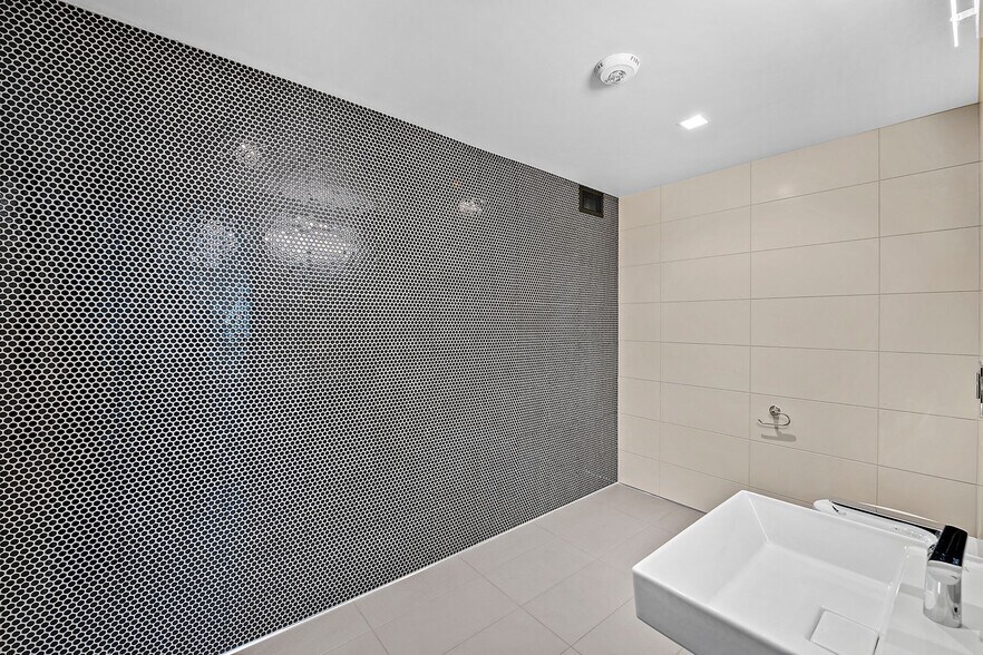 More Photos Of 4376 Forestdale Dr, Park City Flex For Sale