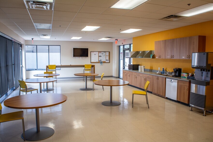 More Photos Of 1444 W Auto Dr, Tempe Office For Lease