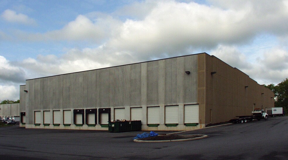 More Photos Of 35 Love Ln, Netcong Distribution For Lease