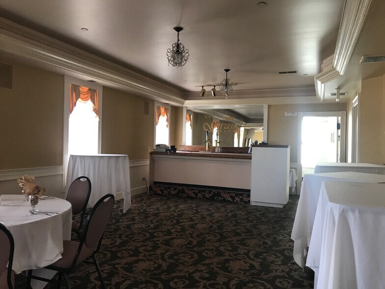 More Photos Of 2651 W Jefferson, Trenton Restaurant For Lease
