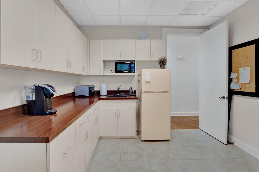 More Photos Of 6200 Metrowest Blvd, Orlando Coworking Space