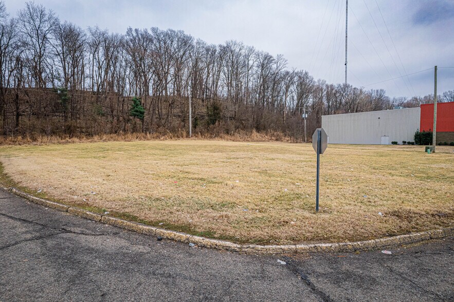 More Photos Of 401 Walker Dr, Henderson General Retail For Sale