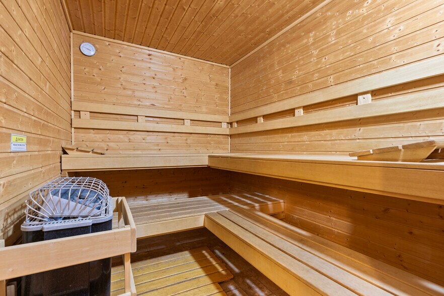 More Photos Of 603 N River St, Hot Springs Hotel For Sale