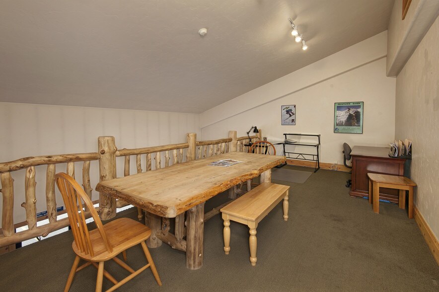 More Photos Of 365 Warren Ave, Silverthorne Showroom For Lease