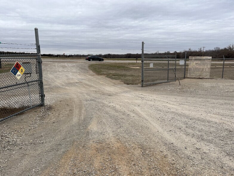 More Photos Of 4691 NE Ok-33 Hwy, Guthrie Warehouse For Lease
