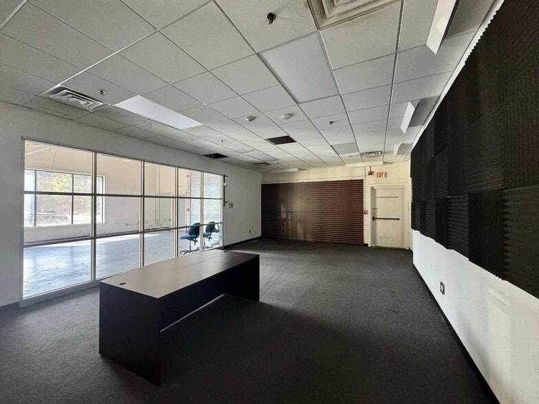 More Photos Of 200 Wilson St, Port Jefferson Station Flex For Lease