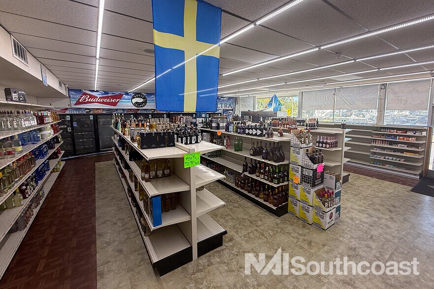 More Photos Of 3290 NE Indian River Dr, Jensen Beach Storefront For Lease