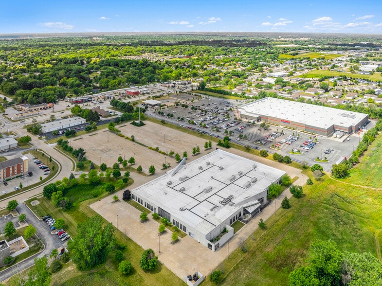More Photos Of 5348 Elmore Ave, Davenport Office For Sale