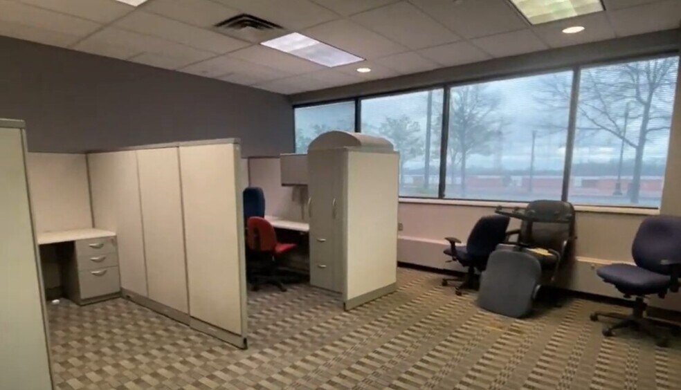 More Photos Of 25 NW Riverside Dr, Evansville Office For Lease